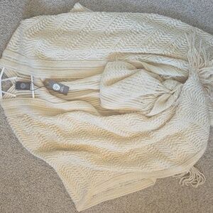 Vince Camuto One Size Sweater Shawl poncho NWT